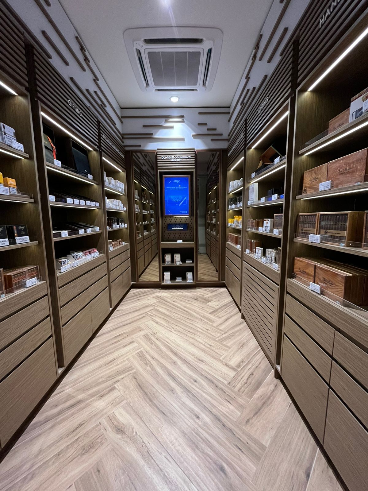 Shop-in-shop Davidoff terminado dentro de una terminal