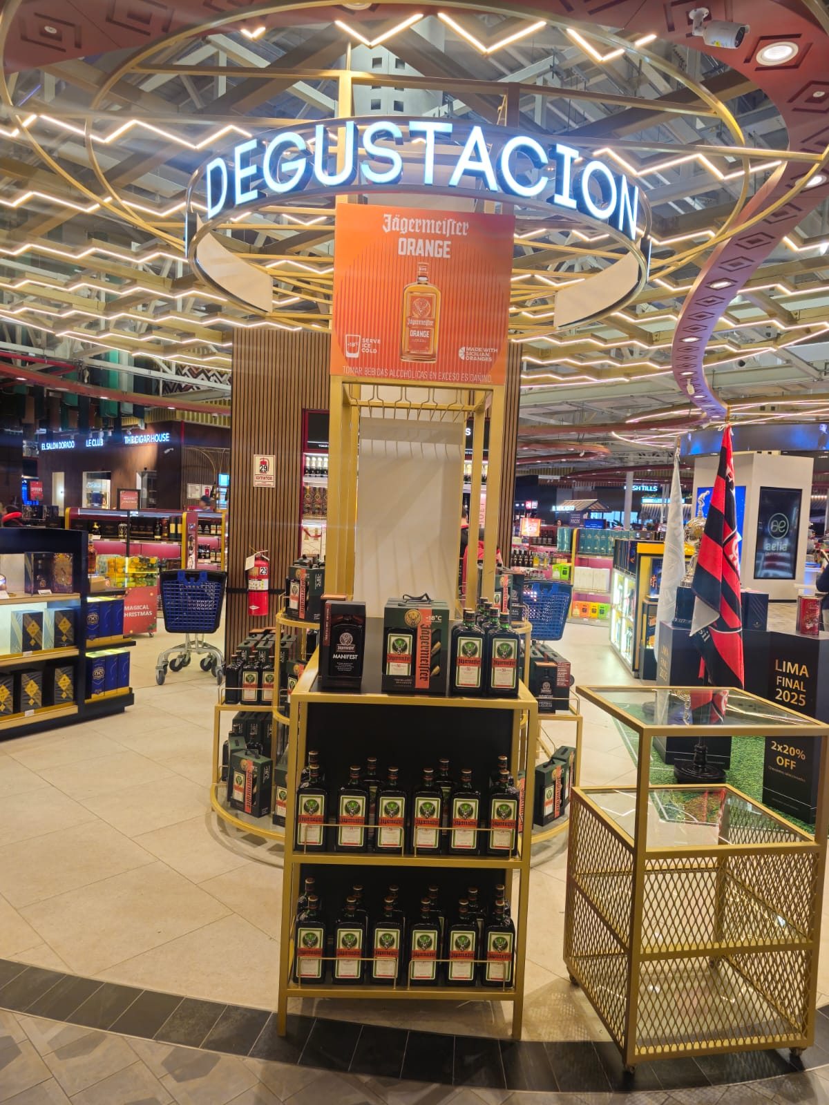 Vista frontal del módulo de degustación Jägermeister