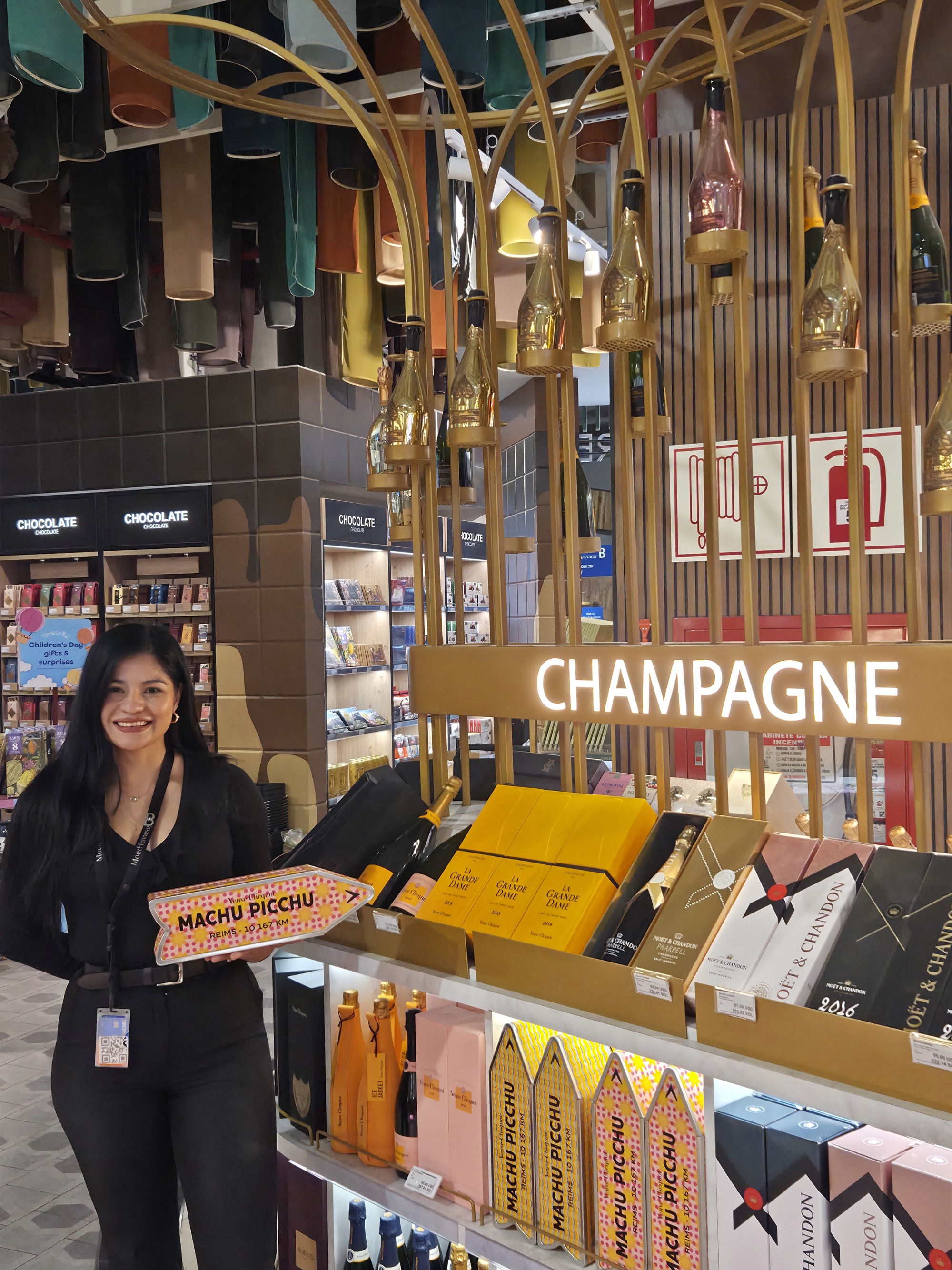 Rosa Castro, Brand Ambassador de LanPeople para Moët & Chandon, con una presentación especial Machu Picchu